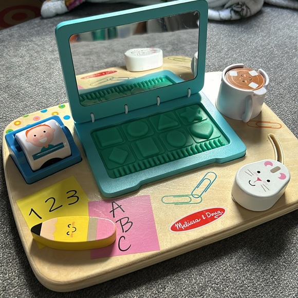Melissa & Doug work from home station 💻 ☕️ - Picture 3 of 7